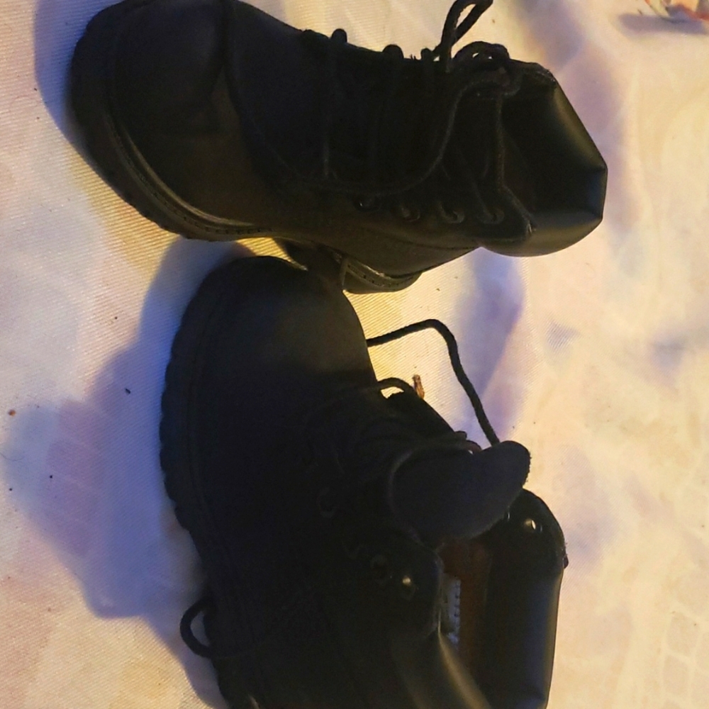 Boy toddlers black construction tim. Boots